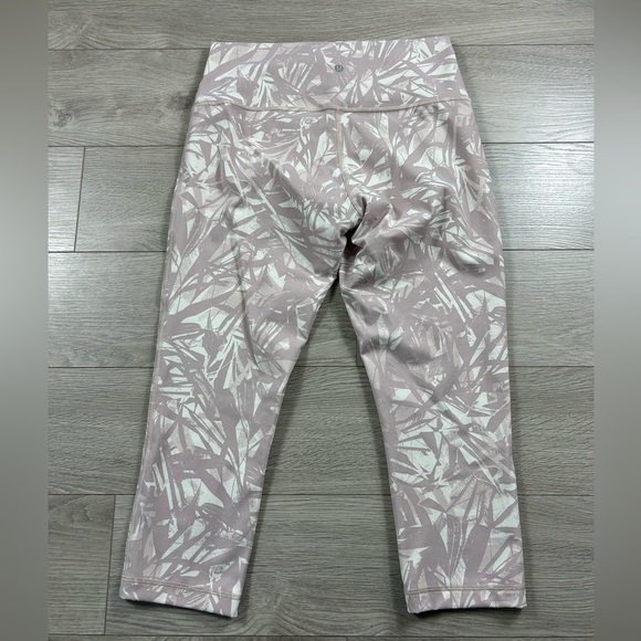 Lululemon Wunder Under Crop (High-Rise) *Full-On Luxtreme 21" Shadow Leaf Light - Picture 7 of 16